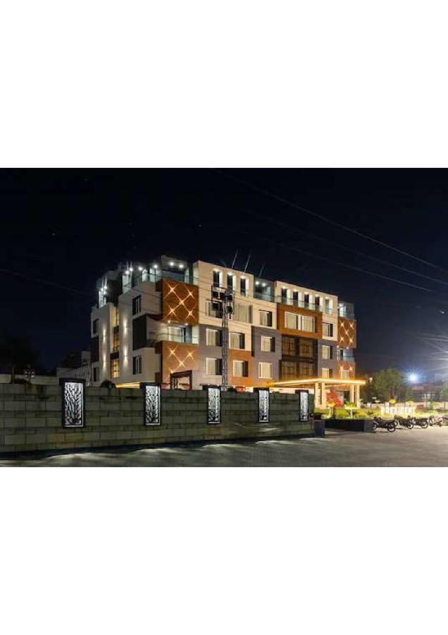 Hotel Shivay President Ujjain Bagian luar foto