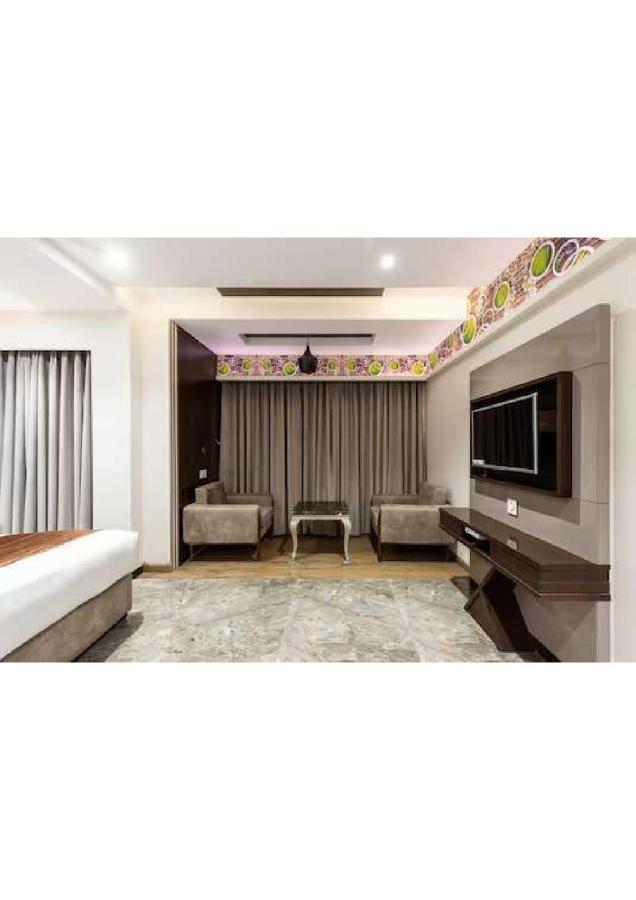 Hotel Shivay President Ujjain Bagian luar foto