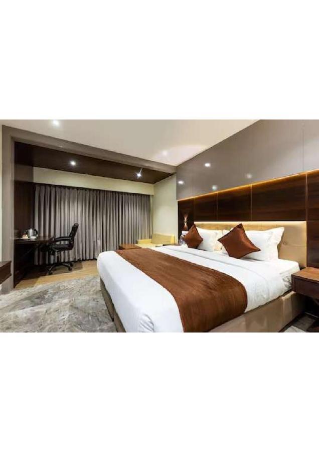 Hotel Shivay President Ujjain Bagian luar foto